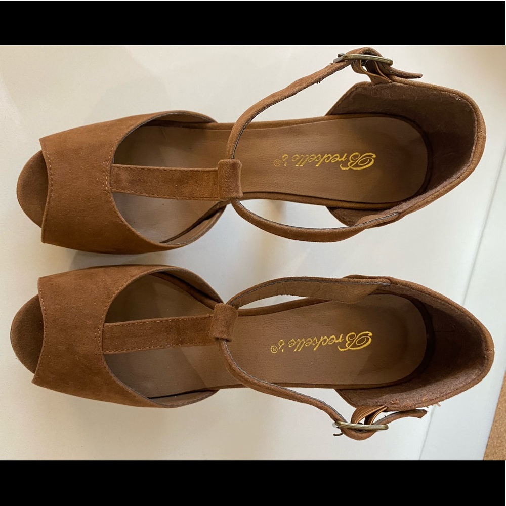 Beautiful Brown Heels - Picture 4 of 5